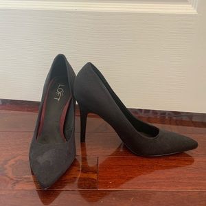Ann Taylor LOFT black pumps